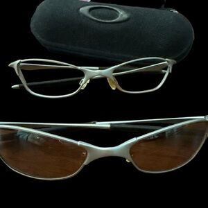 Vintage 02 Oakley Wiretap 1.0 sunglasses, hard case & extra frames with no lens